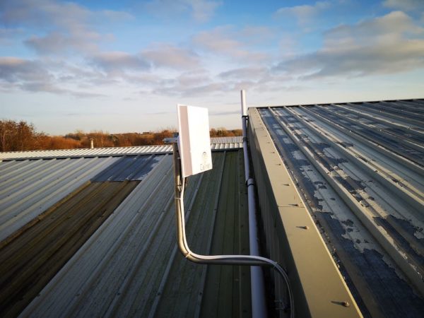 Pre-paid Cellnet antenna on roof of "Sticky Business"